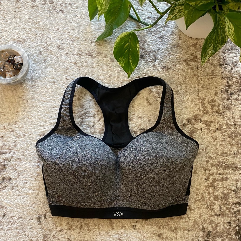 Victoria’s Secret 34DDD sports bra
